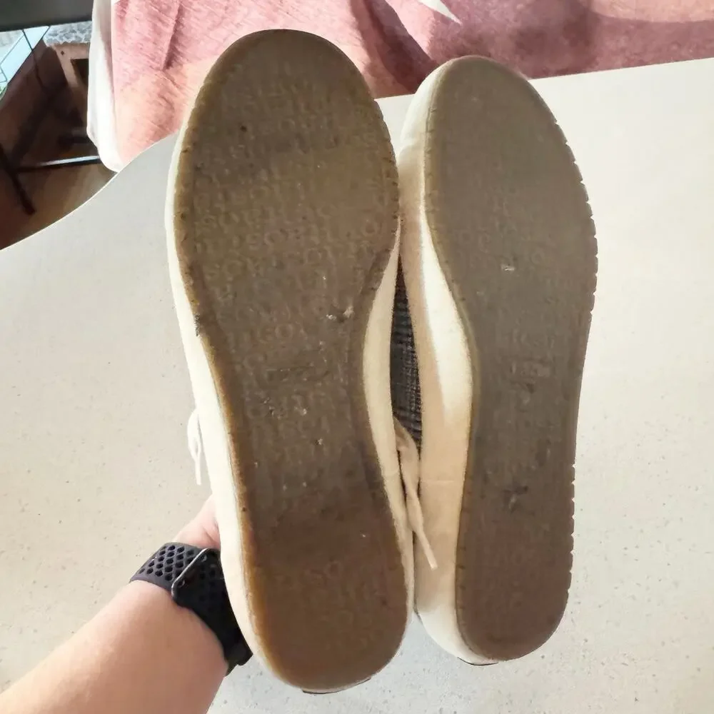 Taos Footwear good preowned